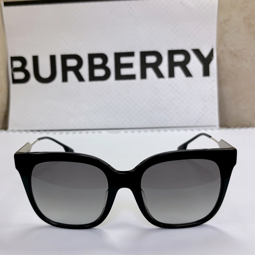 New Burberry B4328-F 3001/11 Black Square Evelyn Sunglasses